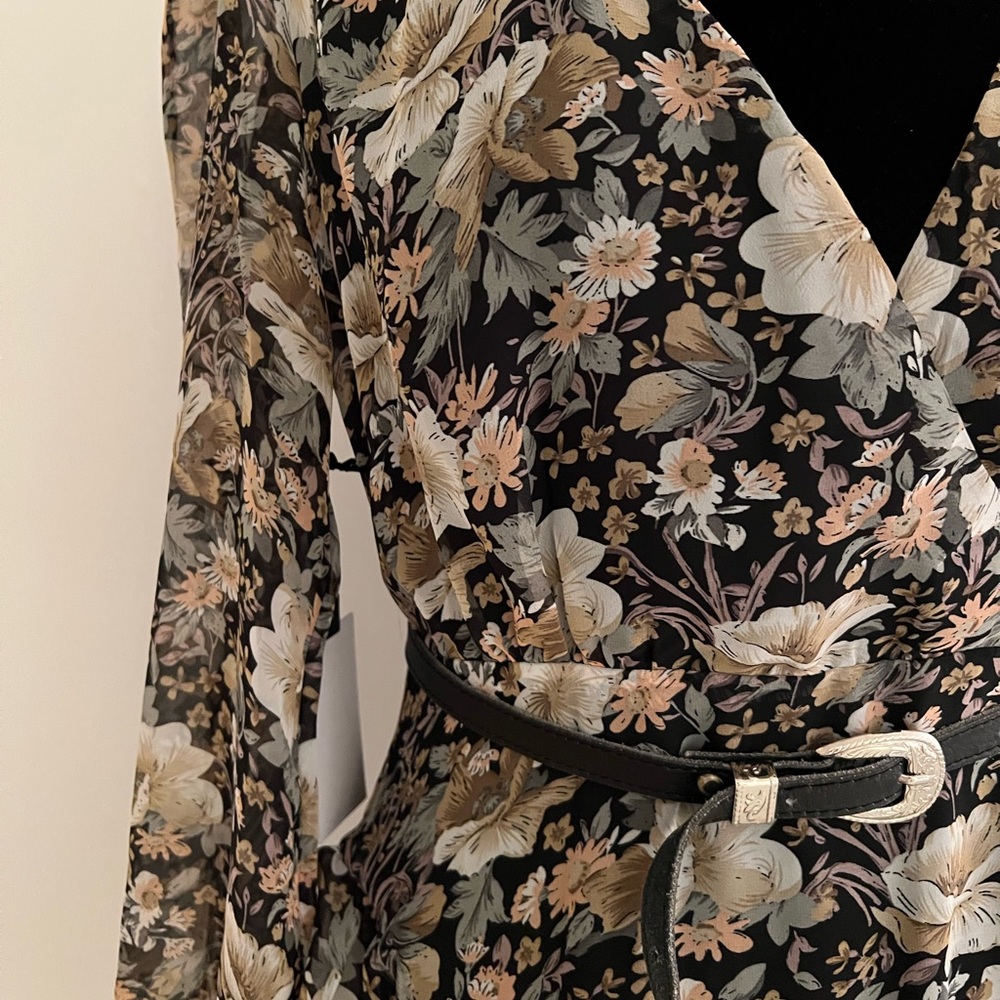 COPY - Raleigh Floral Dress - Picture 4 of 9